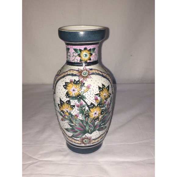 Vintage Hand-Painted Ceramic Vase - Green & Yellow Flowers, 8" Moriage Design - Picture 3 of 5